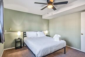 2BR Pikes Peak Views Garden of Gods Dog-friendly!