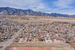 4bdpikes Peak Viewsminutes to Hiking & Dining!!