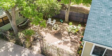 2BD Chic Cottage Mtns Walk Everywhere