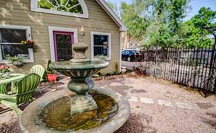 2BD Chic Cottage Mtns Walk Everywhere