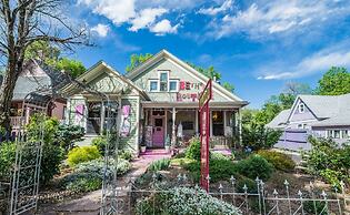 2BD Chic Cottage Mtns Walk Everywhere