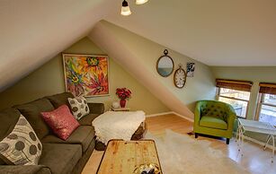 2BD Chic Cottage Mtns Walk Everywhere