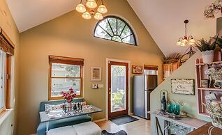 2BD Chic Cottage Mtns Walk Everywhere