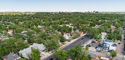 2BD Chic Cottage Mtns Walk Everywhere