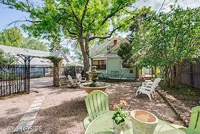 2BD Chic Cottage Mtns Walk Everywhere