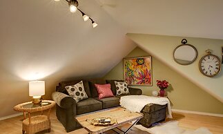 2BD Chic Cottage Mtns Walk Everywhere