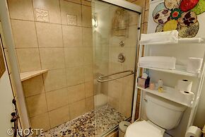 2BD Chic Cottage Mtns Walk Everywhere