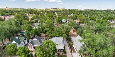 2BD Chic Cottage Mtns Walk Everywhere