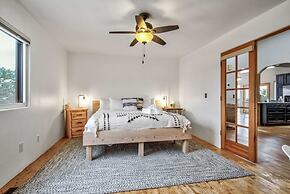 4brfireplace & Mountain Viewsdog-friendly & Hiking Nearby!