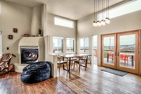 4brfireplace & Mountain Viewsdog-friendly & Hiking Nearby!