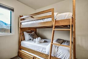 4brfireplace & Mountain Viewsdog-friendly & Hiking Nearby!