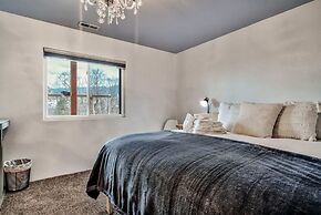 4brfireplace & Mountain Viewsdog-friendly & Hiking Nearby!