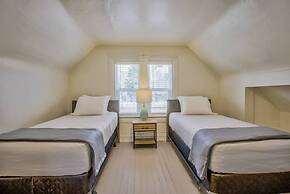 3BD Downtown Modern Victorian W/hot Tub, Park & Lake!