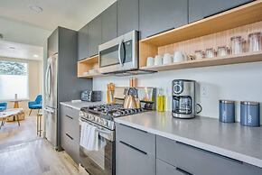 3BD Downtown Modern Victorian W/hot Tub, Park & Lake!