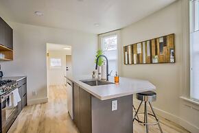 3BD Downtown Modern Victorian W/hot Tub, Park & Lake!