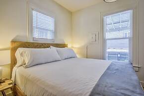 3BD Downtown Modern Victorian W/hot Tub, Park & Lake!