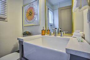 3BD Downtown Modern Victorian W/hot Tub, Park & Lake!