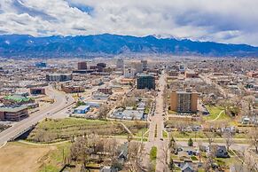 3BD Downtown Modern Victorian W/hot Tub, Park & Lake!