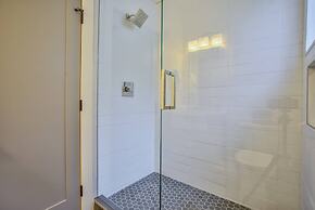 3BD Downtown Modern Victorian W/hot Tub, Park & Lake!