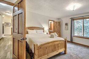 5BD Mountain Getawayhot Tub & Foosball