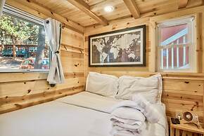 Tiny House! Hot Tub! Pikes Peak & AC