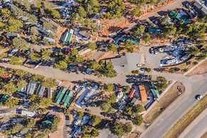 Tiny House! Hot Tub! Pikes Peak & AC