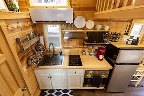 Tiny House! Hot Tub! Pikes Peak & AC