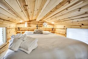 Tiny House! Hot Tub! Pikes Peak & AC