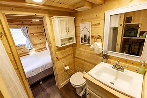 Tiny House! Hot Tub! Pikes Peak & AC