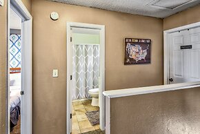 4 BR Country Home In Suburbs W/trails & Parks