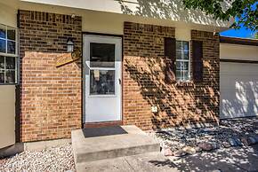 4 BR Country Home In Suburbs W/trails & Parks