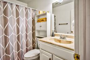 4 BR Country Home In Suburbs W/trails & Parks