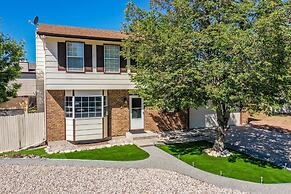 4 BR Country Home In Suburbs W/trails & Parks