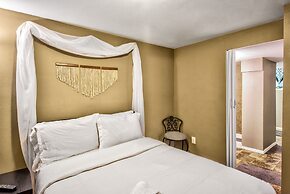 4 BR Country Home In Suburbs W/trails & Parks