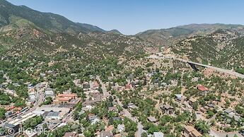 3BR Manitou Springs2min to Restaurants W/hot Tub!
