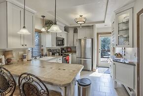 2brdowntown Occmountain Views & Grill