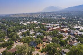 2brdowntown Occmountain Views & Grill