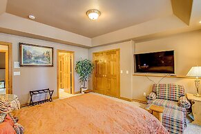 3bdwhere the Foxes Runluxurious, Usaf Academy