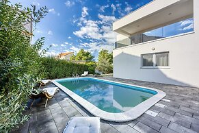 Amazing Pool Villa Nika