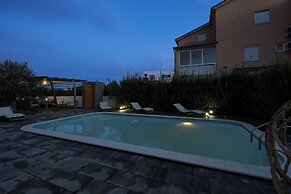 Amazing Pool Villa Nika