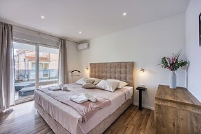 Amazing Pool Villa Nika