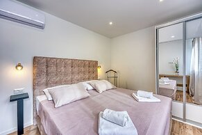 Amazing Pool Villa Nika