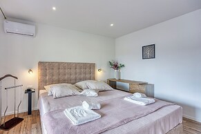 Amazing Pool Villa Nika