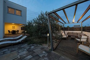 Amazing Pool Villa Nika