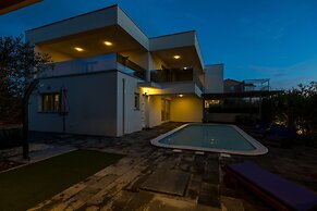 Design Pool Villa Franko