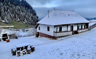 Charming Traditional House in a Pristine Location