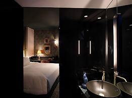 Skylark, Aluma Hotel & Resort