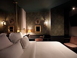 Skylark, Aluma Hotel & Resort