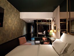 Skylark, Aluma Hotel & Resort