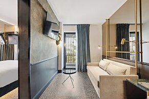 Skylark, Aluma Hotel & Resort